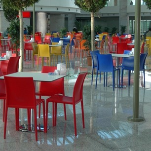 reštauračné stoly a stoličky
